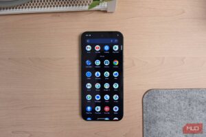These 5 pre-installed Android apps just slow your phone down